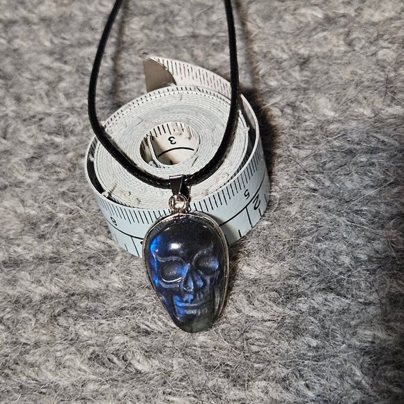 NWOT labradorite gemstone/crystal skull, silver plate, black cord, new - Picture 1 of 5